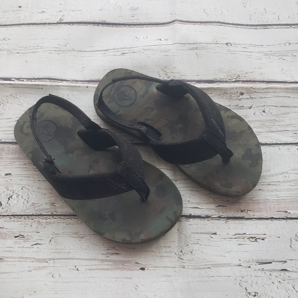 Volcom dark camo flip flop sandals little kids size 11